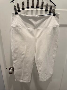 Women With Control White Pull On Capri Pants medium Tummy Control Stretch Cotton